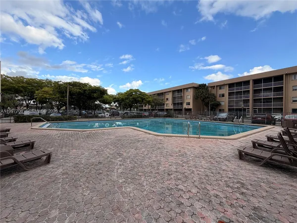 $220,000 | 17000 Northwest 67th Avenue, Unit 115, Hialeah, FL 33015