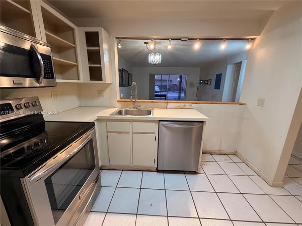 $220,000 | 17000 Northwest 67th Avenue, Unit 115, Hialeah, FL 33015