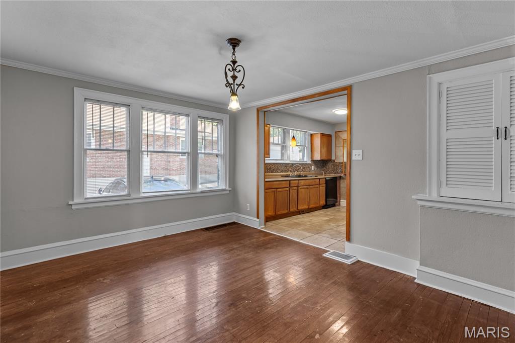 215 Carson Road Ferguson, MO 63135 - Photo 7 of 23