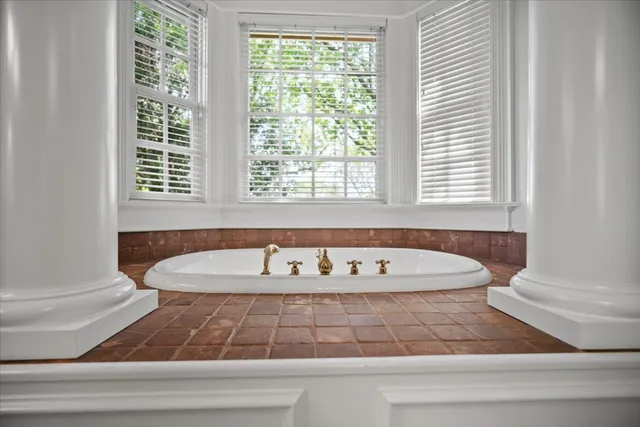 $1,370,000 | 1 Worthington Court, Bloomington, IL 61704