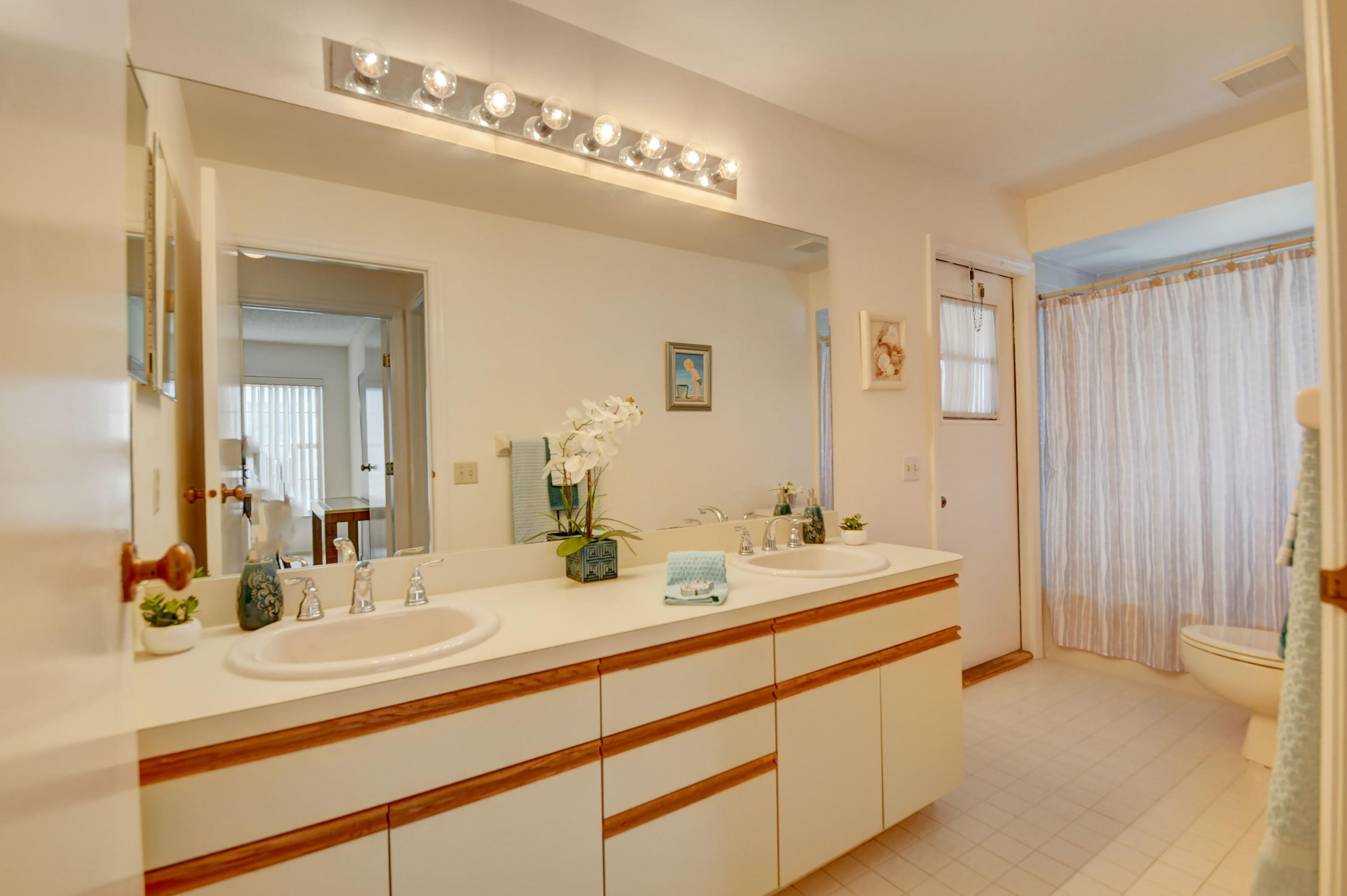 10756 Sea Cliff Circle Boca Raton, FL 33498 - Photo 52 of 68 Guest Bath