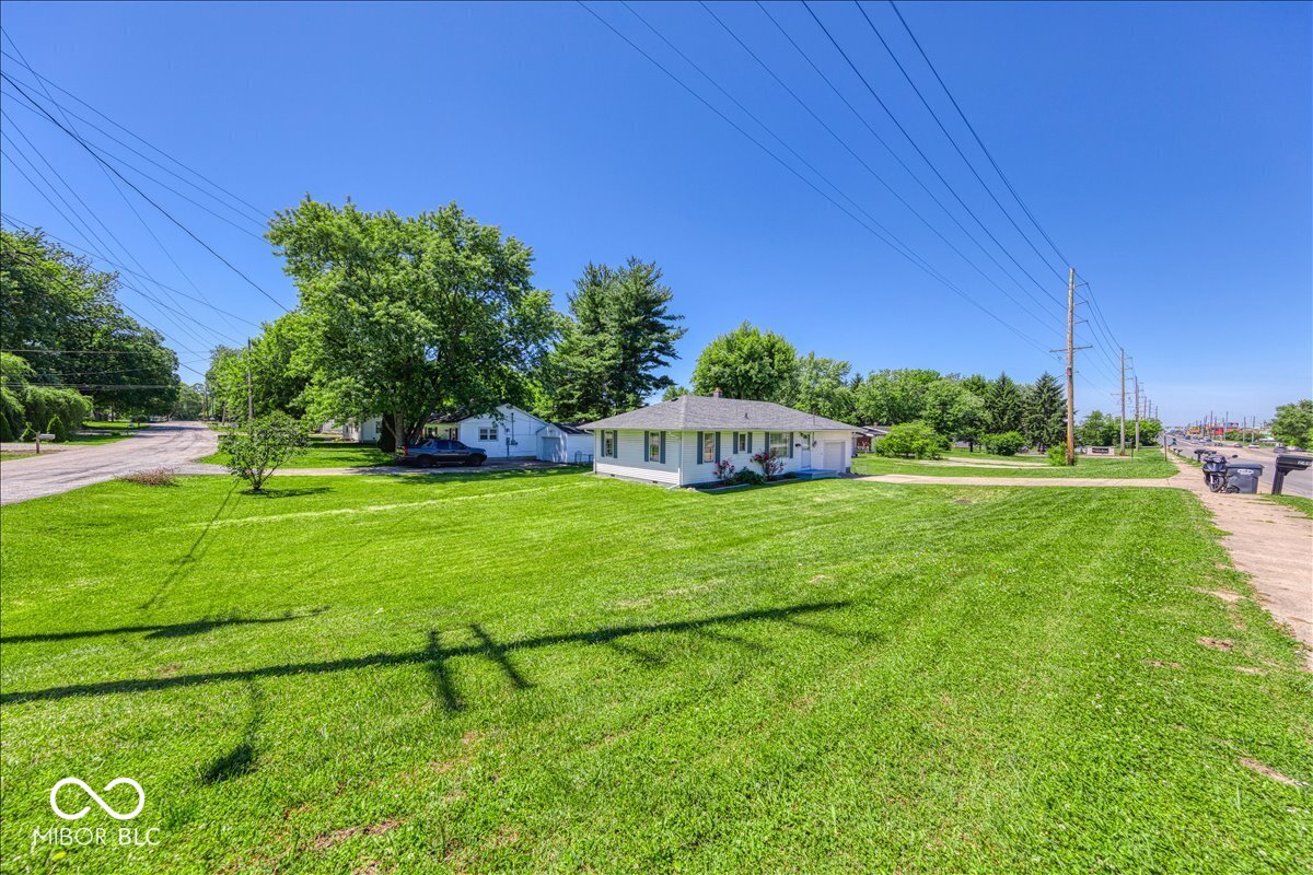 249 West County Line Road Greenwood, IN 46142 - Photo 3 of 28