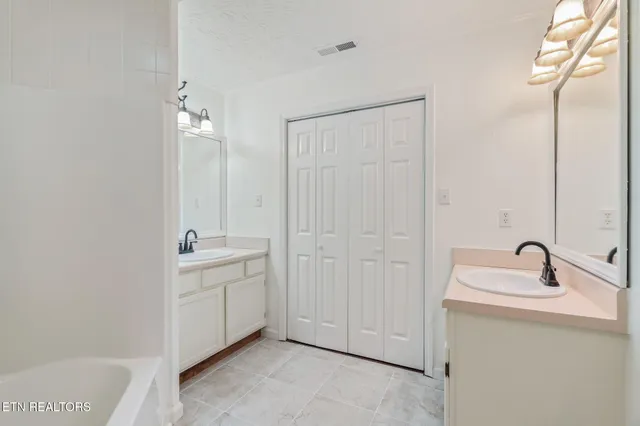 $359,900 | 708 Rose Garden Way, Knoxville, TN 37919