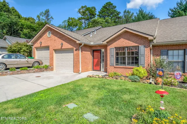 $359,900 | 708 Rose Garden Way, Knoxville, TN 37919