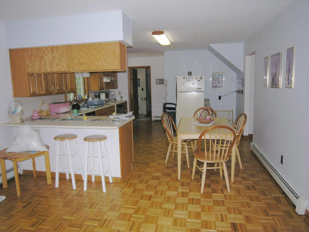 114 Maple Ridge Road Milford, PA 18337 - Photo 3 of 7 KITCHEN / DINING ROOM