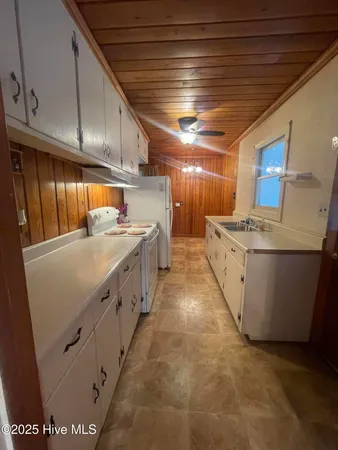 $163,900 | 707 Cameron Drive, Kinston, NC 28501