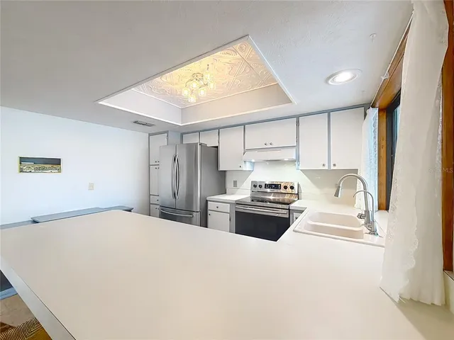 a view of a livingroom with furniture and a ceiling fan