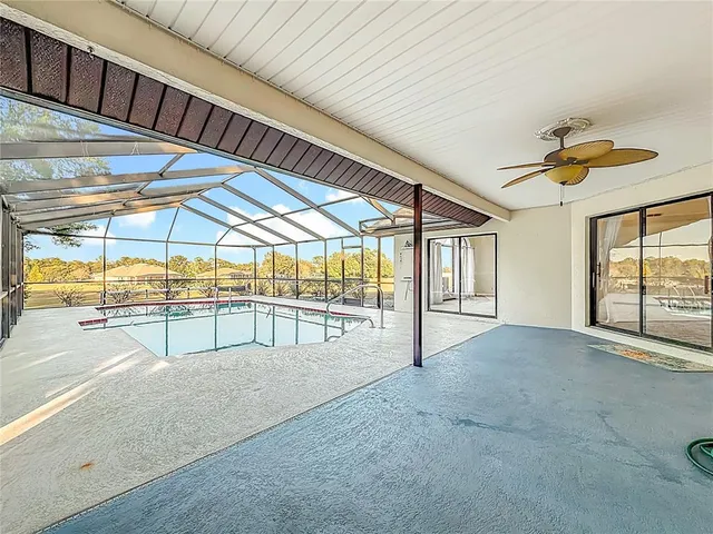 a view of yard with green space