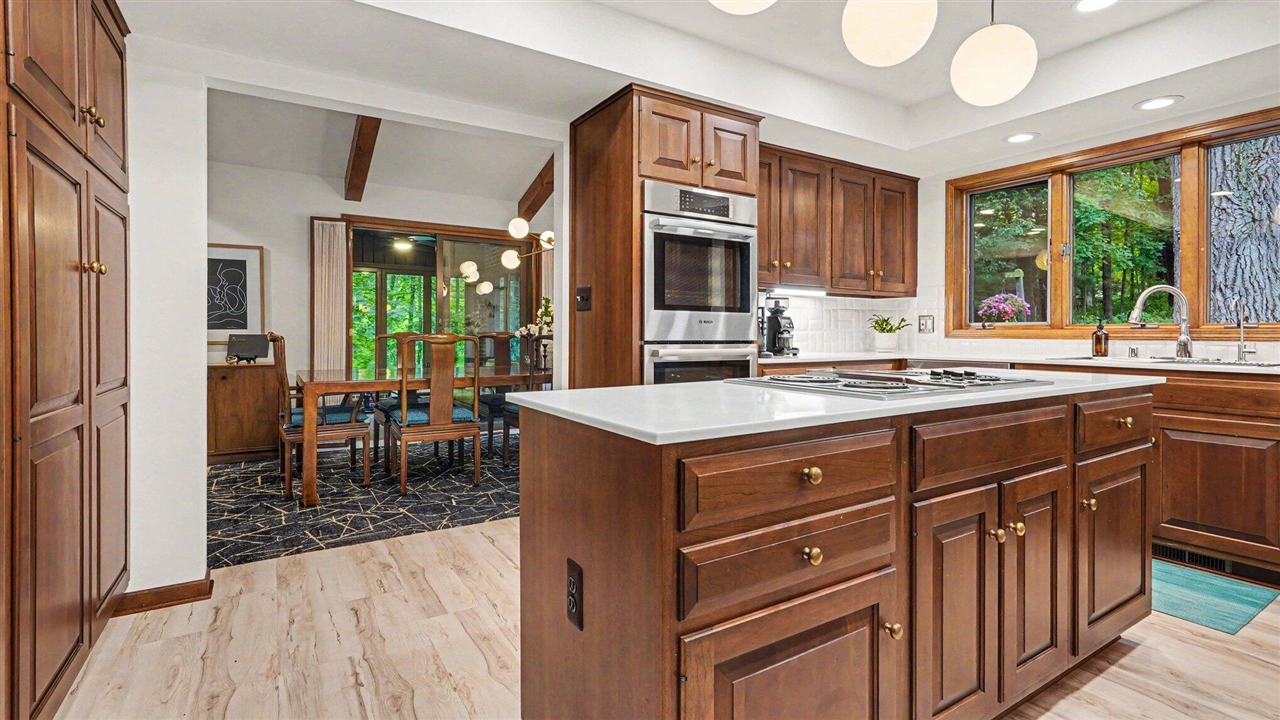 5595 Mountain Road Brighton, MI 48116 - Photo 12 of 61