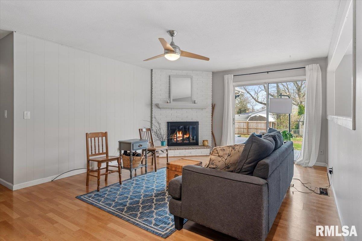 812 Roanoke Drive Springfield, IL 62702 - Photo 5 of 31