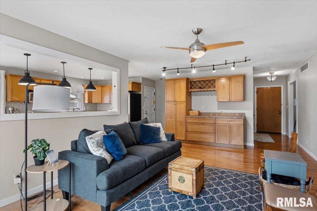 812 Roanoke Drive Springfield, IL 62702 - Photo 6 of 31