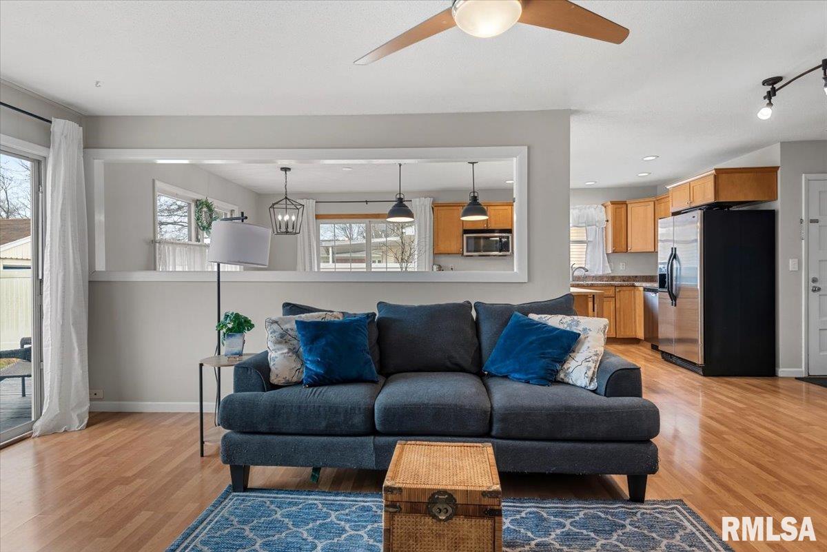 812 Roanoke Drive Springfield, IL 62702 - Photo 7 of 31