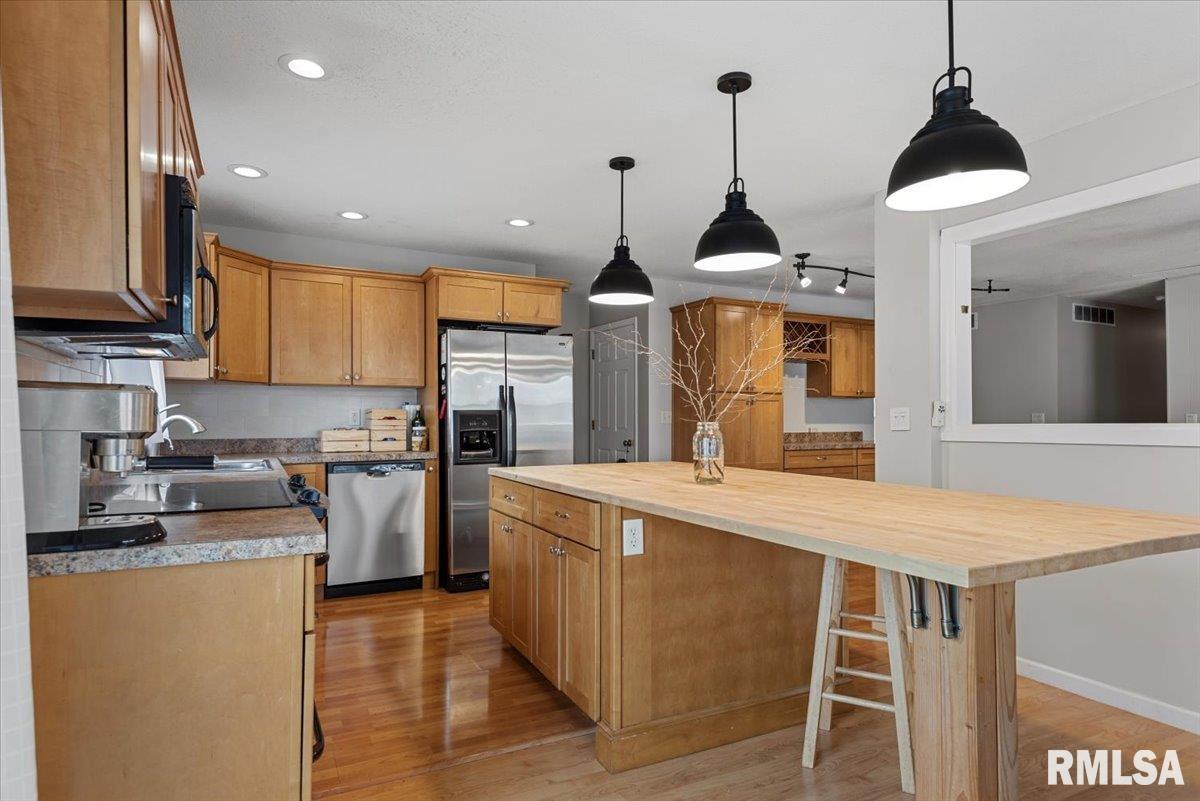 812 Roanoke Drive Springfield, IL 62702 - Photo 10 of 31