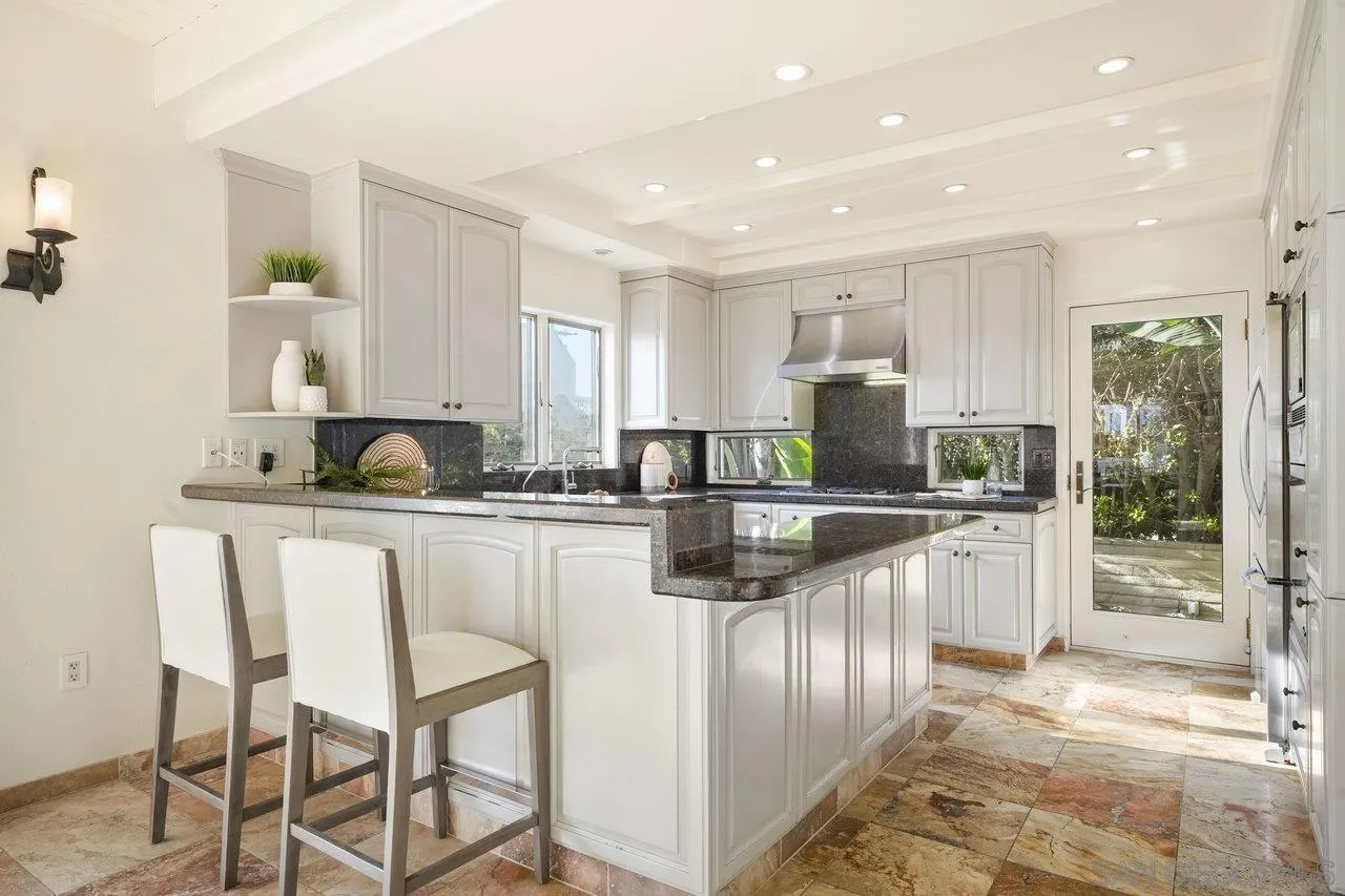 126 7th Street Del Mar, CA 92014 - Photo 7 of 37