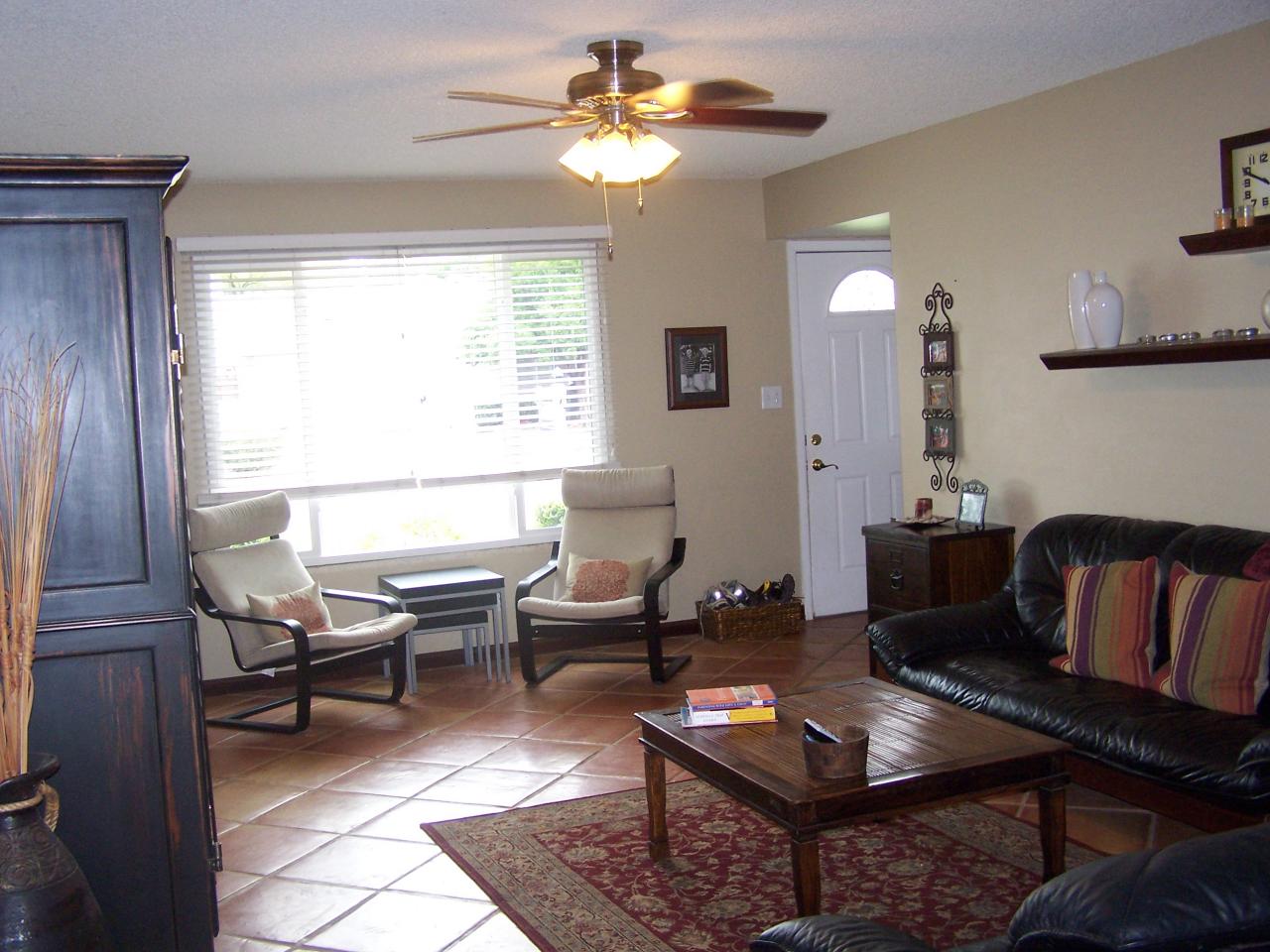 1725 West Griswold Road Phoenix, AZ 85021 - Photo 4 of 13 View of living room