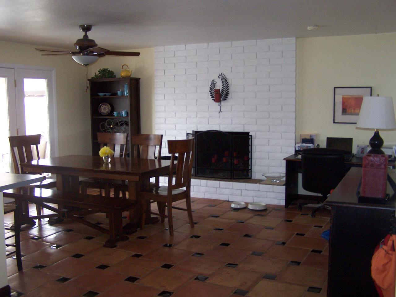 1725 West Griswold Road Phoenix, AZ 85021 - Photo 5 of 13 Family room /dining room with fireplace