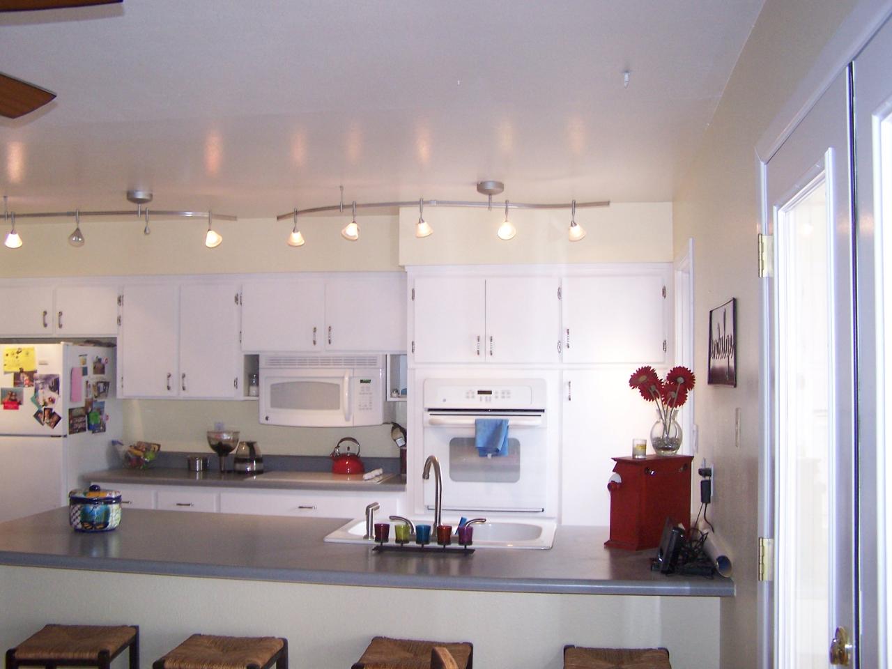 1725 West Griswold Road Phoenix, AZ 85021 - Photo 7 of 13 Kitchen