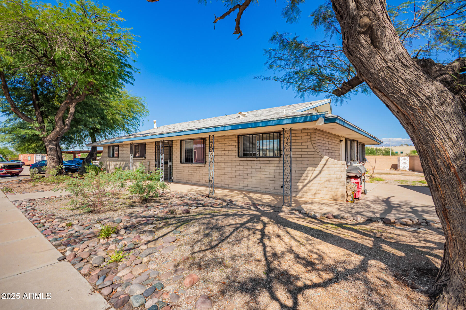 2925 East Ganley Road, Unit 121 Tucson, AZ 85706 - Photo 18 of 45 a front view of a house with a yard