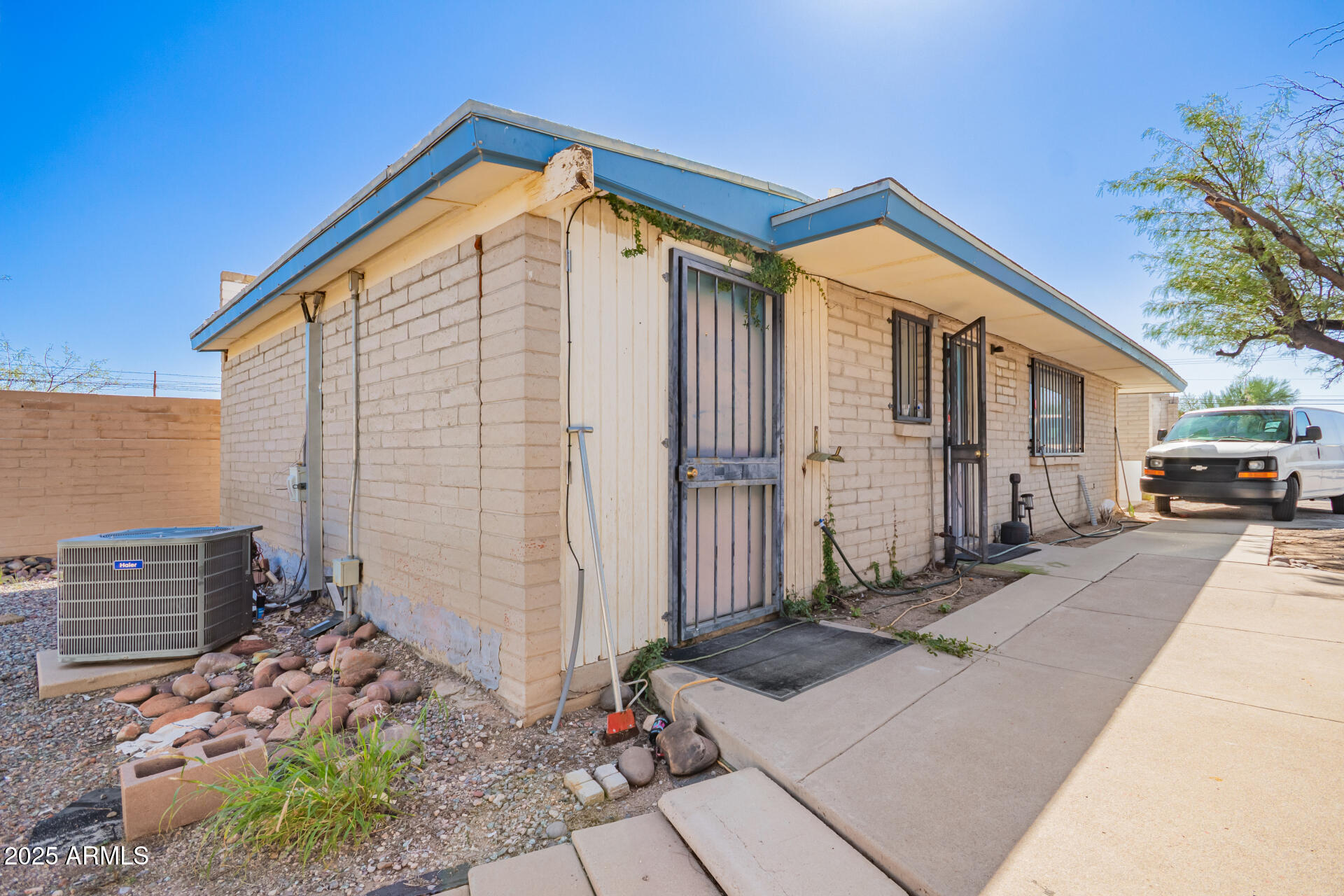 2925 East Ganley Road, Unit 121 Tucson, AZ 85706 - Photo 20 of 45 a view of a house with a small yard