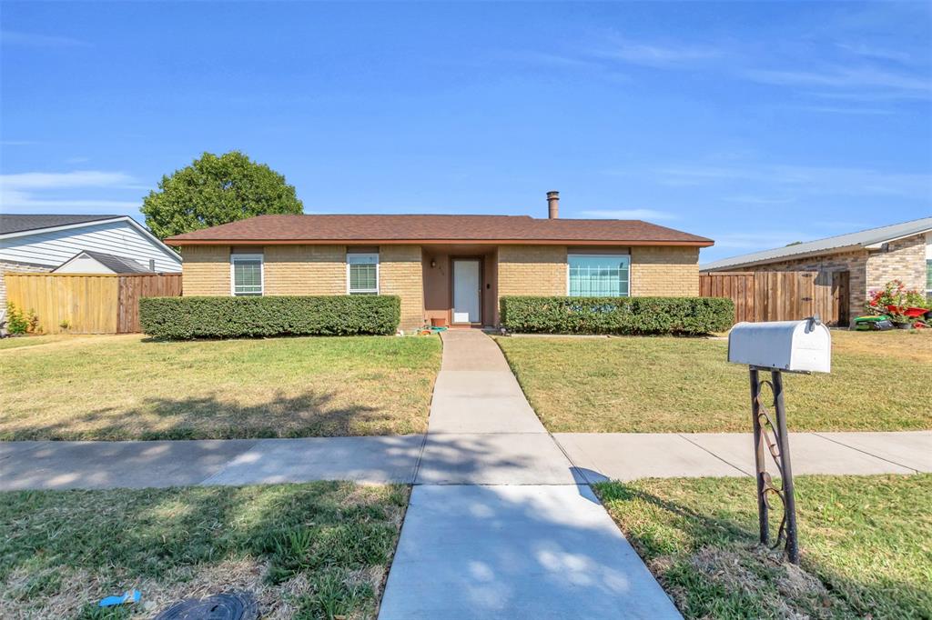 Ranch-style house with brick siding