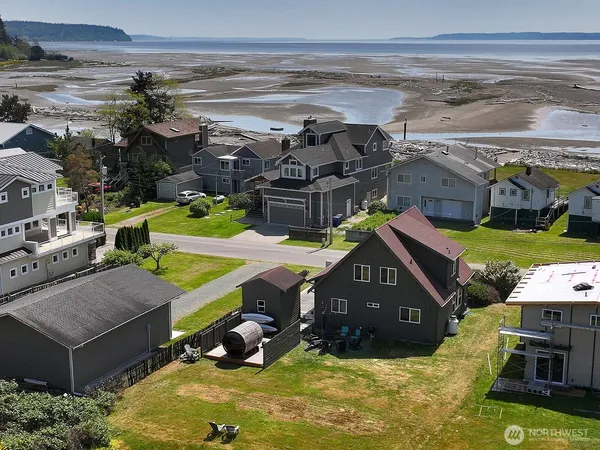 $950,000 | 2633 Sunlight Beach Road, Clinton, WA 98236