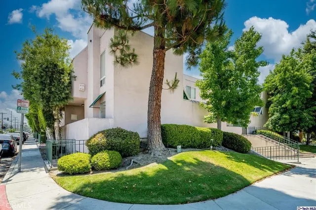 $4,000 | 400 Monterey Road, Unit 11, Glendale, CA 91206