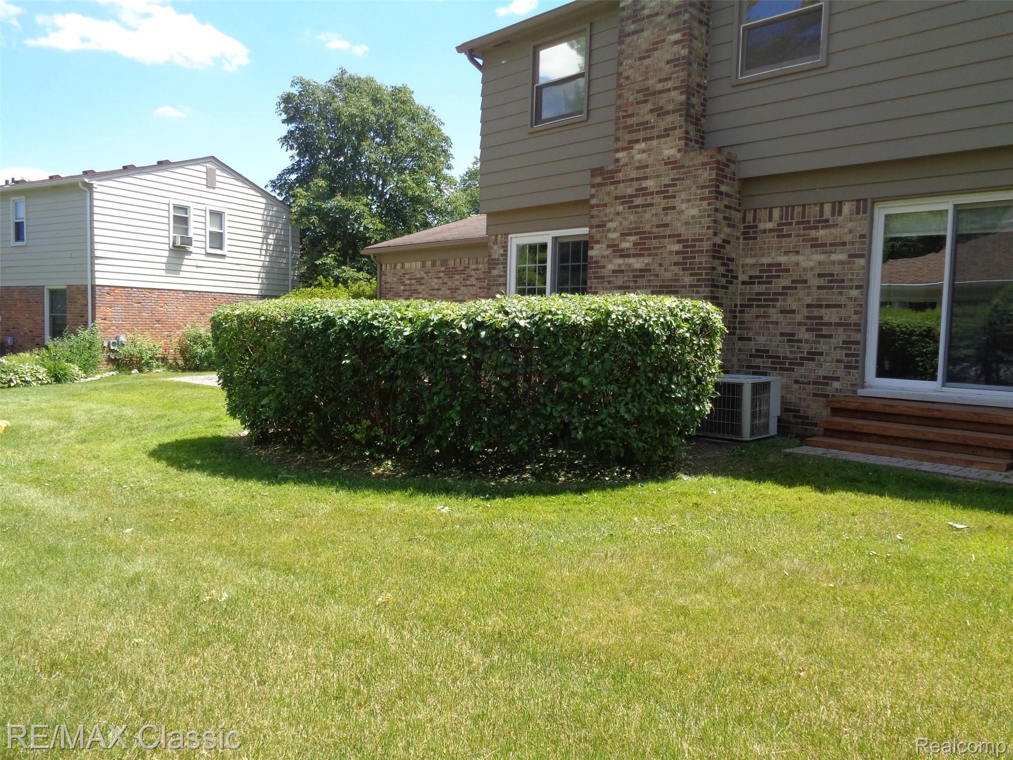 34020 Old Timber Road Farmington, MI 48331 - Photo 9 of 36 DSC04271 - Copy - Copy.JPG