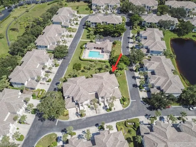 an aerial view of a house having yard