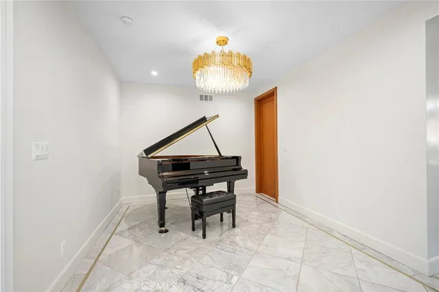 $17,500 | 2065 East Altadena Drive, Altadena, CA 91001