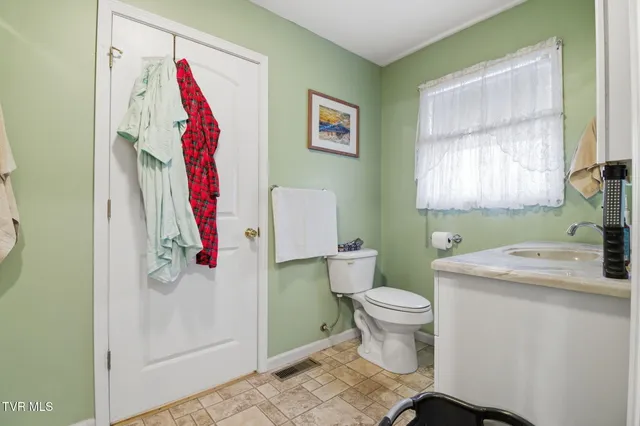 $299,900 | 30 Deerfoot Lane, Greeneville, TN 37743