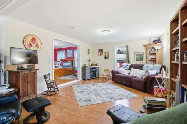 $299,900 | 30 Deerfoot Lane, Greeneville, TN 37743