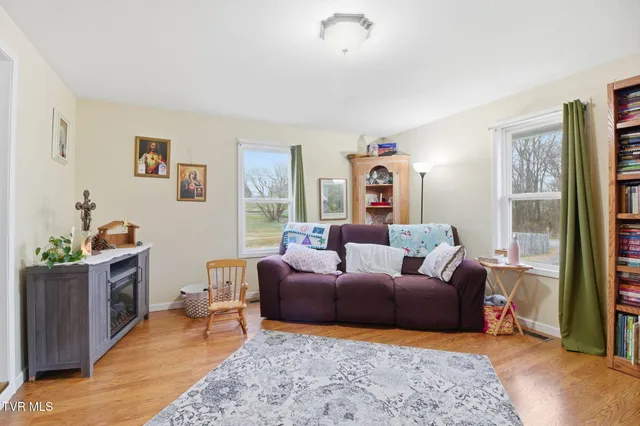 $299,900 | 30 Deerfoot Lane, Greeneville, TN 37743