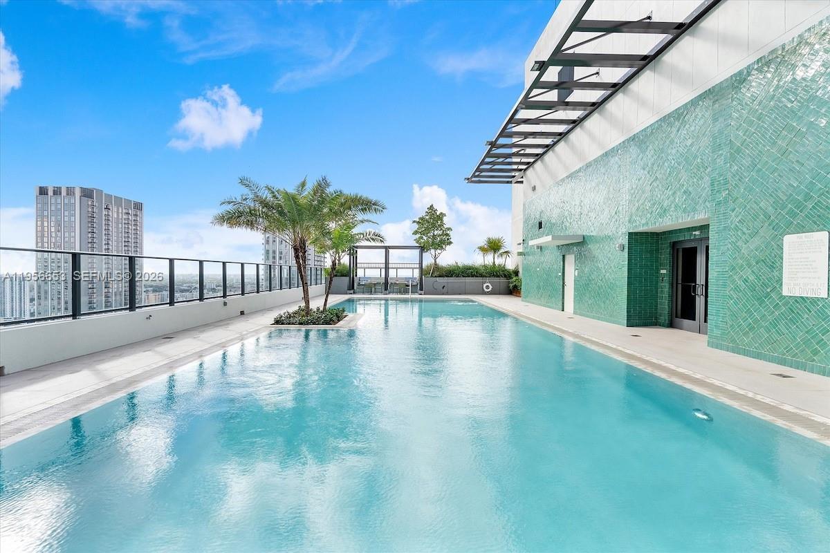 11 Northeast 6th Street, Unit 1513 Miami, FL 33132 - Photo 28 of 44 a view of a patio with a table and chairs