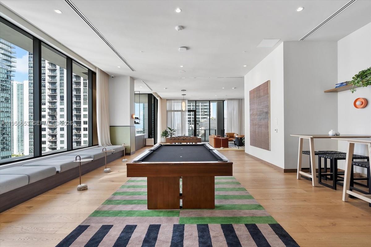 11 Northeast 6th Street, Unit 1513 Miami, FL 33132 - Photo 29 of 44 a dining room with large window