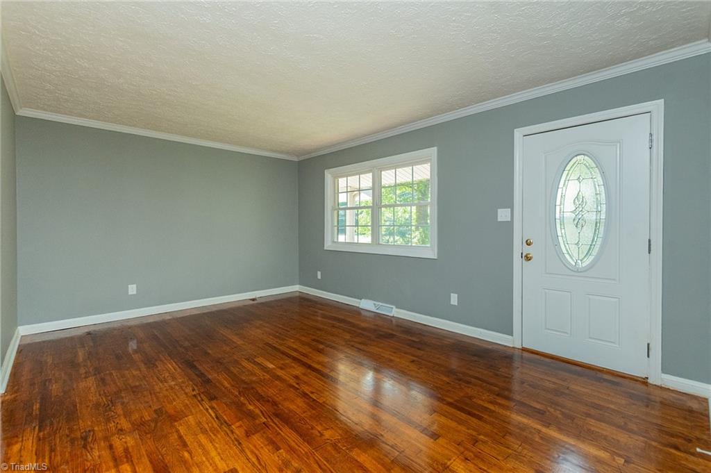 1207 Robin Road Eden, NC 27288 - Photo 11 of 32 Lv Rm