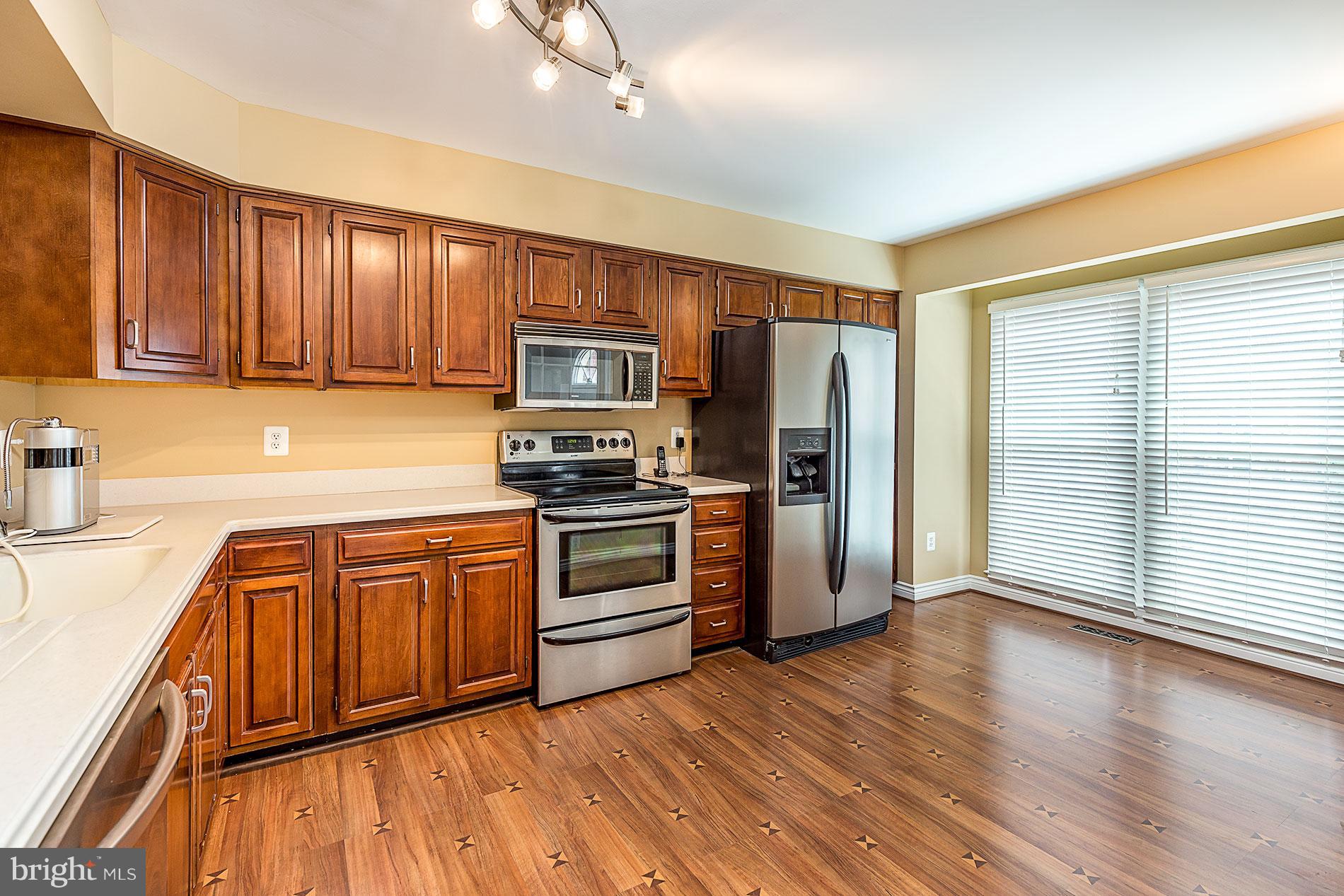 3777 Inverness Road Fairfax, VA 22033 - Photo 3 of 30 Kitchen