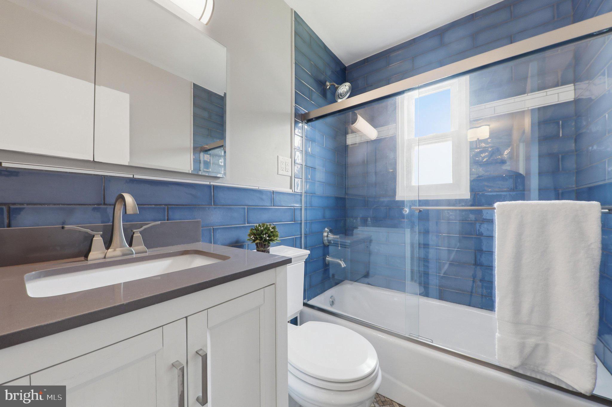 417 Elmwood Road Baltimore, MD 21206 - Photo 25 of 46 Hall Bath
