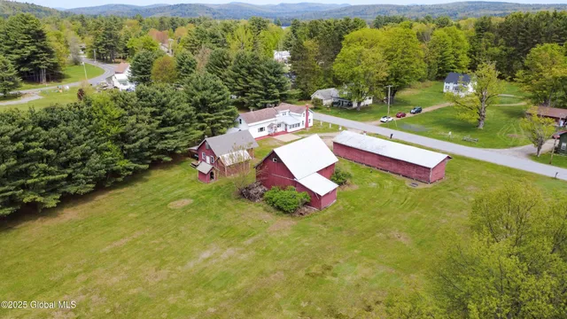 $389,000 | 122 Houseman Street, Northampton, NY 12117