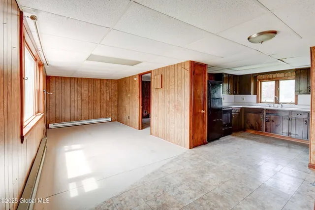 $389,000 | 122 Houseman Street, Northampton, NY 12117