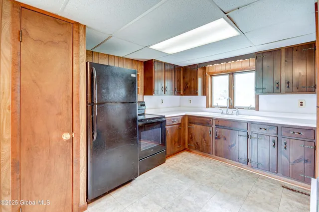 $389,000 | 122 Houseman Street, Northampton, NY 12117