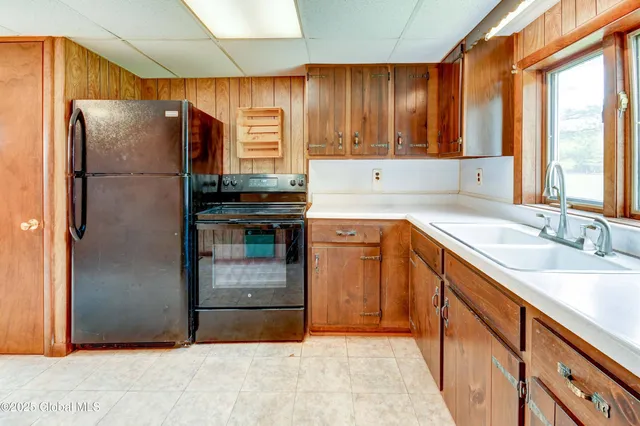 $389,000 | 122 Houseman Street, Northampton, NY 12117