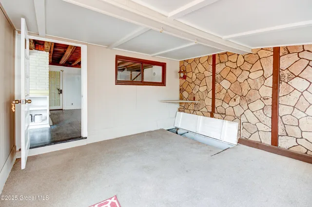 $389,000 | 122 Houseman Street, Northampton, NY 12117