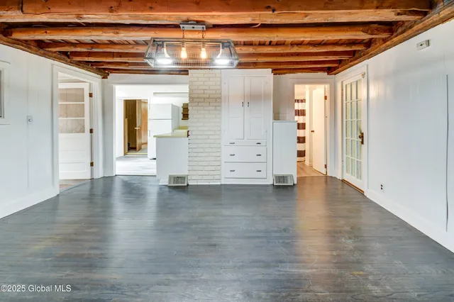 $389,000 | 122 Houseman Street, Northampton, NY 12117