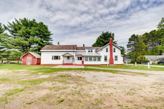 $389,000 | 122 Houseman Street, Northampton, NY 12117