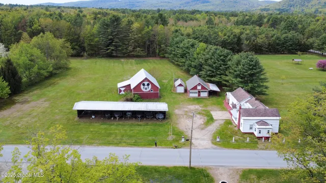 $389,000 | 122 Houseman Street, Northampton, NY 12117