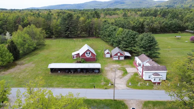 $389,000 | 122 Houseman Street, Northampton, NY 12117