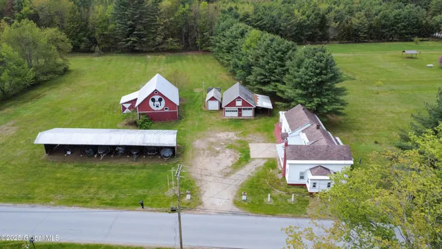 $389,000 | 122 Houseman Street, Northampton, NY 12117