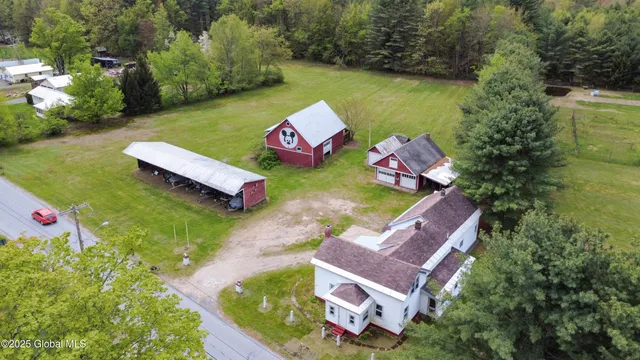 $389,000 | 122 Houseman Street, Northampton, NY 12117