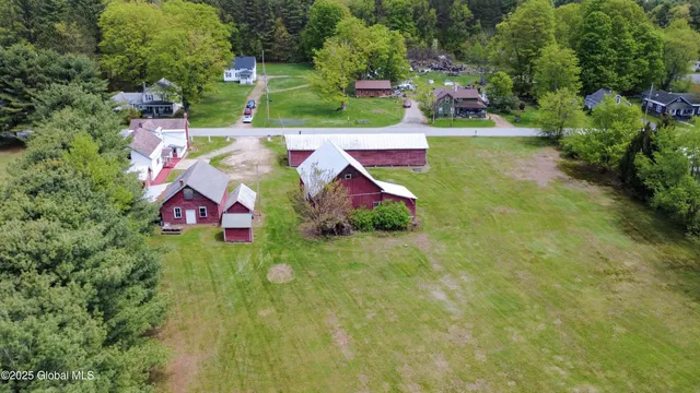 $389,000 | 122 Houseman Street, Northampton, NY 12117