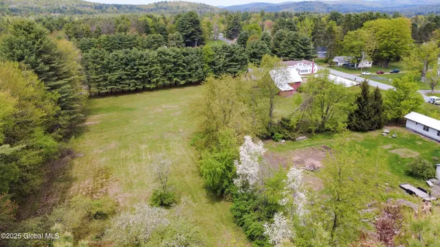 $389,000 | 122 Houseman Street, Northampton, NY 12117